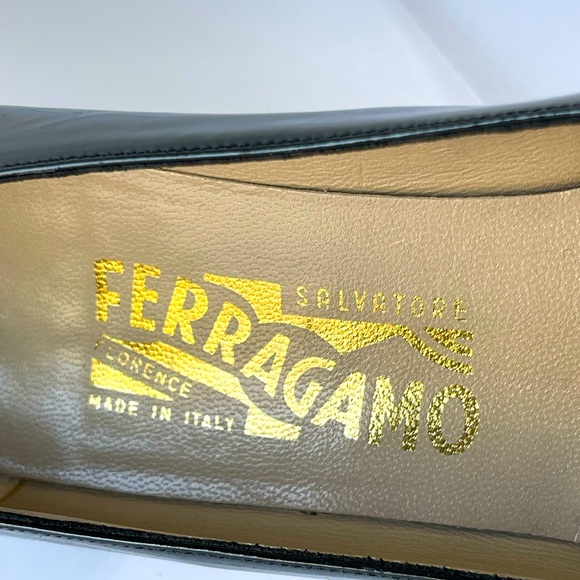 Salvatore Ferragamo Black Patent Leather Heels Pumps Florence Gold Accent, 8AA - Picture 4 of 14